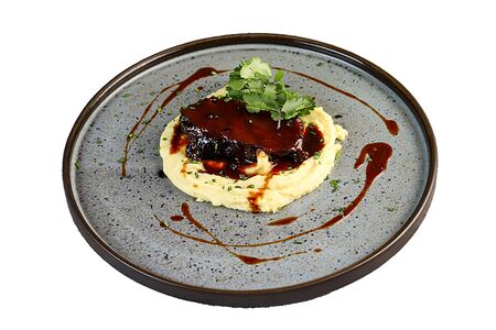 Томленые щечки тонкацу с картофелем