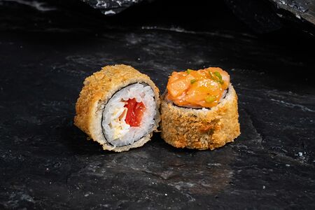 Жареный ролл с тартаром