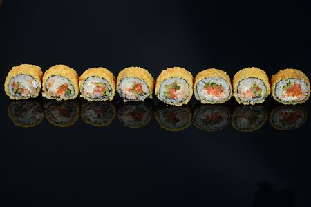 Жареные роллы с семгой