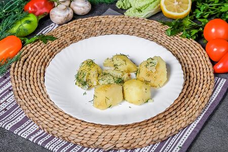 Картофель отварной с зеленью