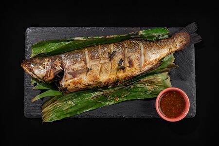 Сибас в банановом листе с лемонграссом