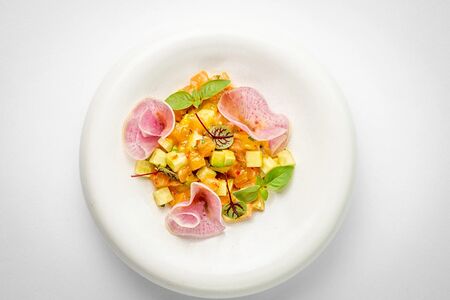 Тартар Лосось с манго и авокадо