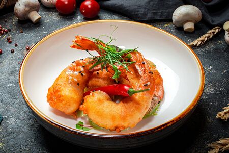 Креветки в хрустящем тесте с зеленым хреном