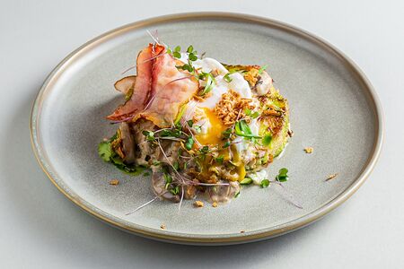 Хрустящие драники с грибным соусом