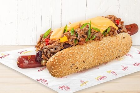 Чили чиз хот-дог с Триплпепперчиз колбаской