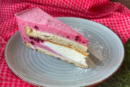 Торт с лесными ягодами