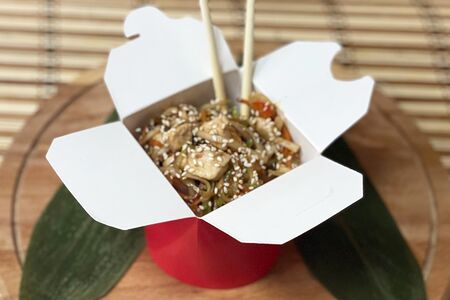 Вок с курицей