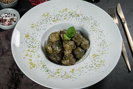 Долма из винoградных листьев
