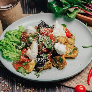 Салат с хрустящими баклажанами