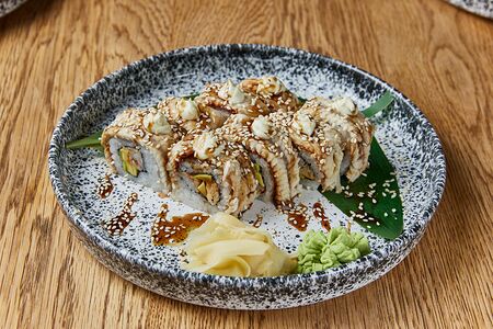 Филадельфия с угрем и креветкой в кляре