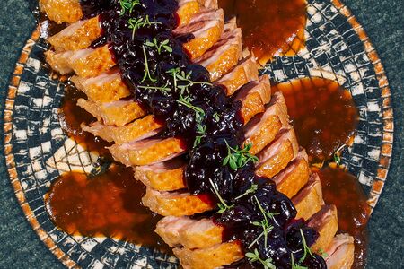 Утиная грудка с брусникой