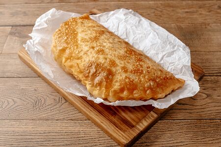 Чебурек со cвинo-говяжьим фаршем