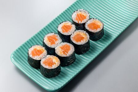 Маки лосось спайси