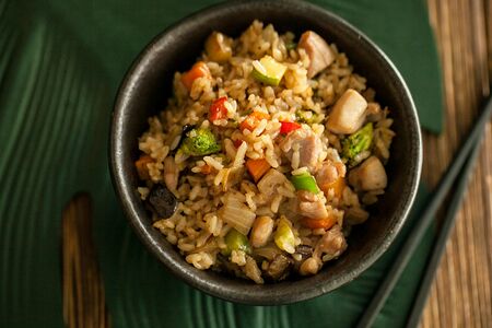 Вок Рис с курицей и овощами