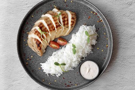 Куриная грудка су-вид с прованским соусом и гарниром