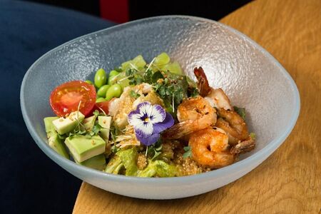 Салат с креветками нанбанзуке