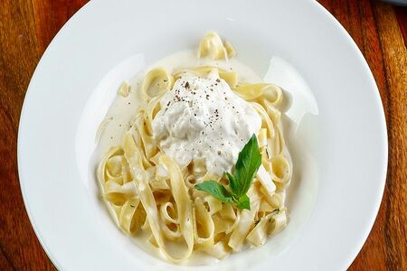 Домашняя паста с сыром страчателла