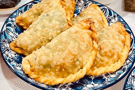 Чебуреки с джусаем и мясом