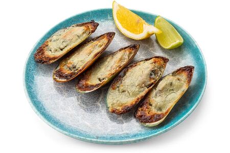 Мидии, запеченные в сливочно-сырном соусе