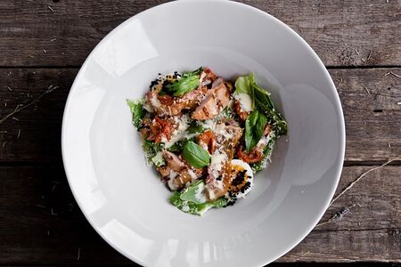 Салат Цезарь с цыплёнком