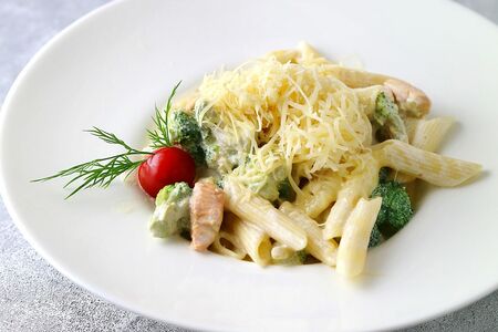 Паста с лососем и брокколи