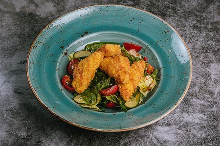 Салат с жареным сулугуни