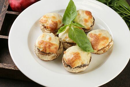 Запеченные грибные шляпки