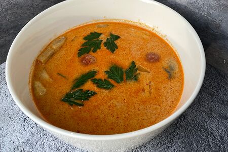 Том ям с омулем и кальмаром