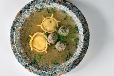 Наваристый бульон из домашней куры