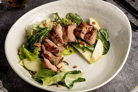 Салат с тёплой индейкой