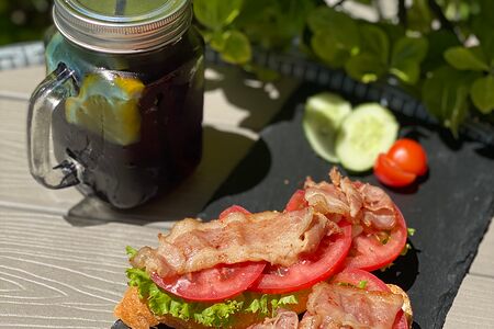 Брускетта с беконом