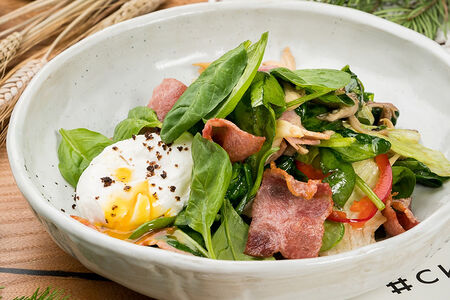 Сибирский завтрак с ростбифом и яйцом