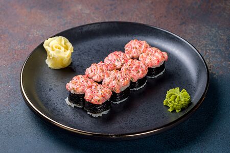 Фирменный ролл запеченный