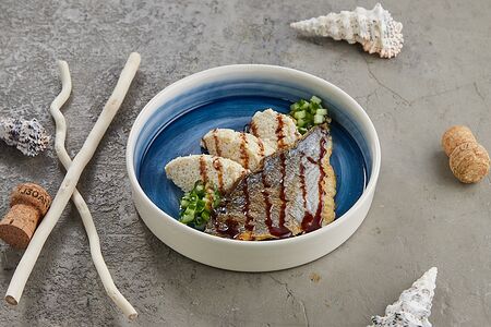 Дорадо с киноа и тартаром из огурца