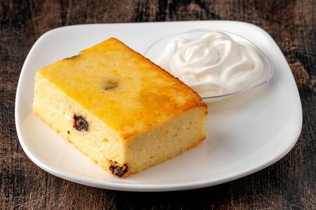 Творожная запеканка со сметаной