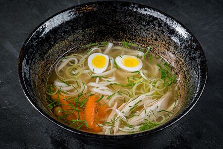 Бульон куриный с домашней лапшой