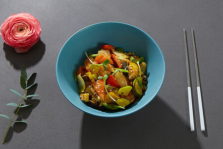 Wok с креветками в остром кокосовом соусе