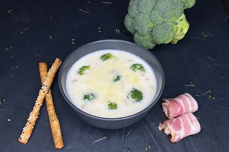 Суп-пюре с брокколи и беконом