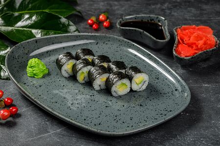 Маки с авокадо