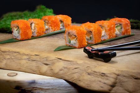 Ролл Калифорния с лососем