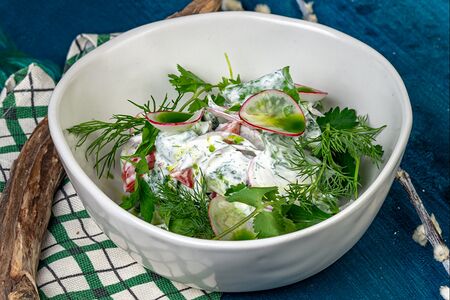 Овощной салат с щавелем