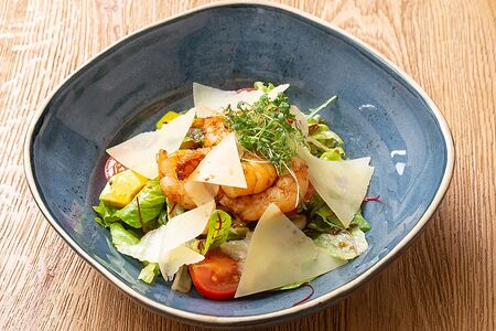 Салат с тигровыми креветками