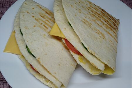 Сэндвичи с ветчиной и маринованным огурчиком