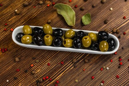 Микс из маслин и оливок