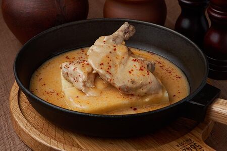Курица на косточке, томленная в соусе Шипс
