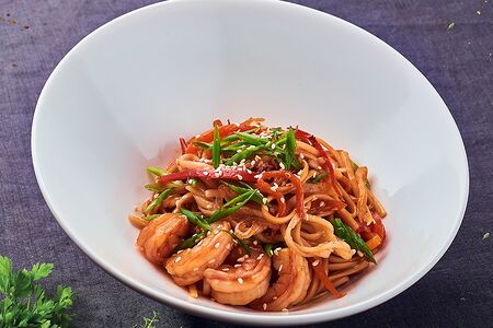 Вок с креветкой острый