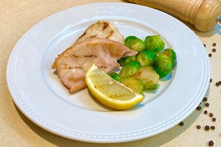 Кальмар с брюссельской капустой