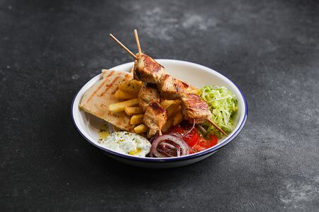 Сувлаки с филе цыпленка в йогурте