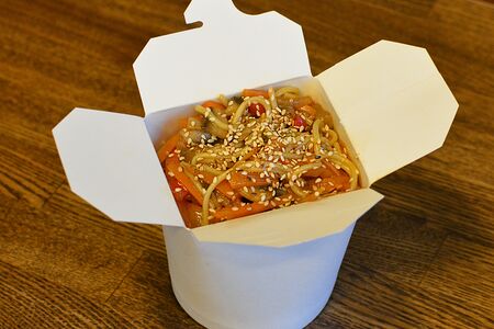 Яичная лапша с овощами