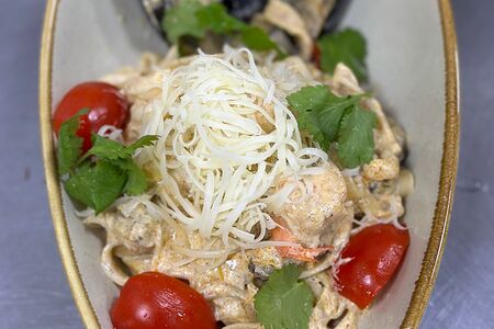 Паста Лингвини Том Ям с морепродуктами